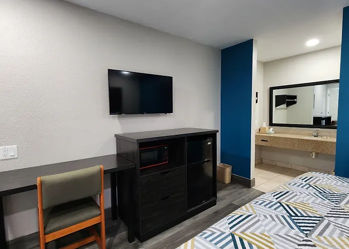 Scottish Inn & Suites