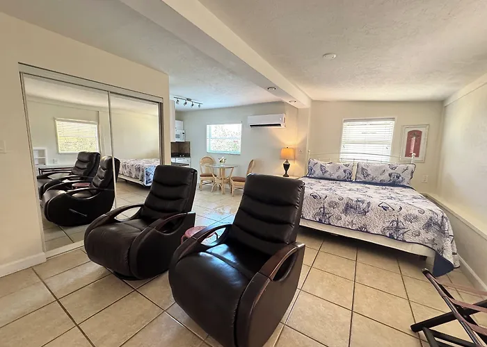 Tropical Villas Of Venice Beach