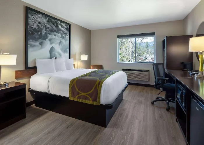 Super 8 By Wyndham St. Regis