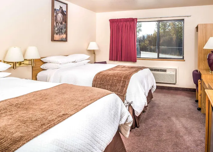Super 8 By Wyndham St. Regis