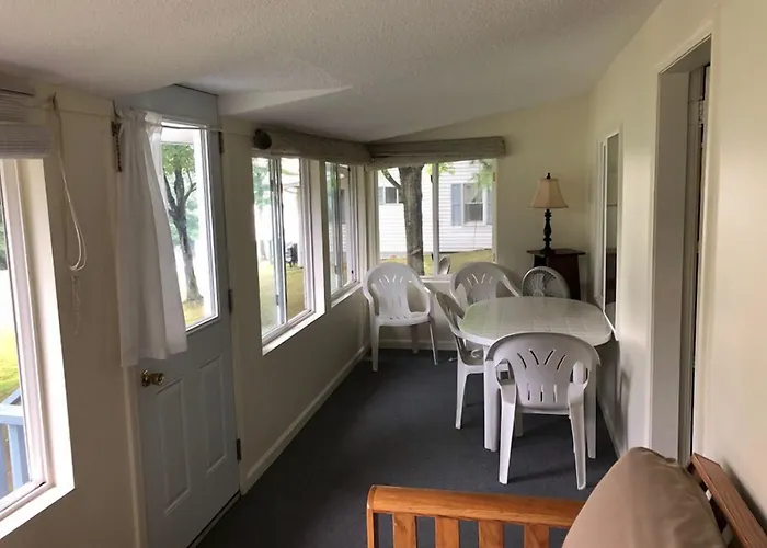 West Winds Motel & Cottages