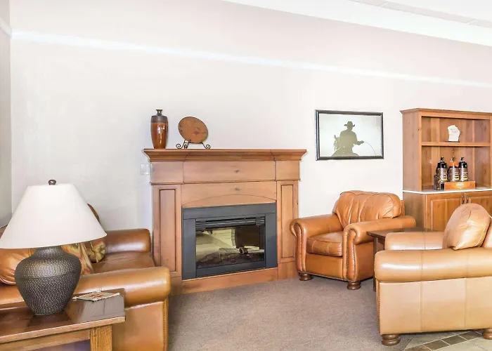 Super 8 By Wyndham Salina/Scenic Hills Area
