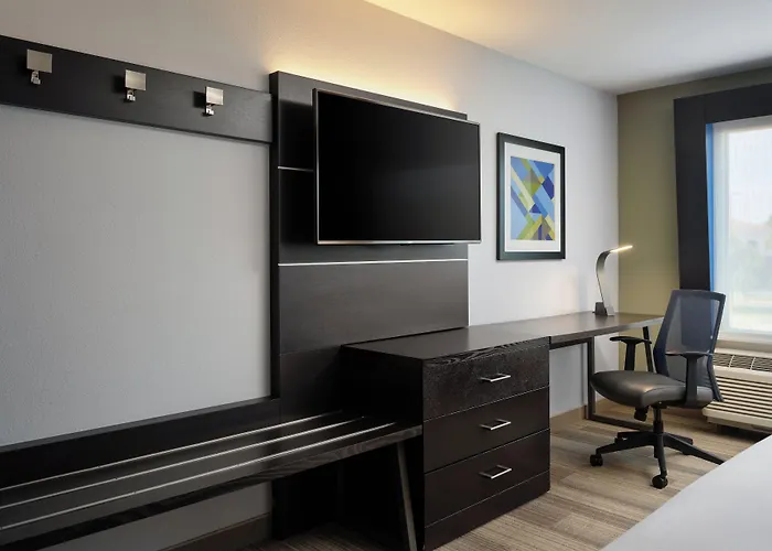 Holiday Inn Express & Suites Brunswick By Ihg