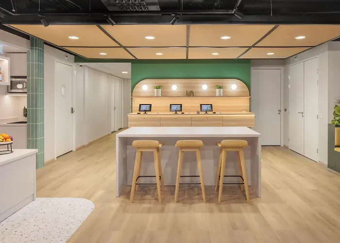Maxhotel Amsterdam Airport Schiphol - Recently Renovated