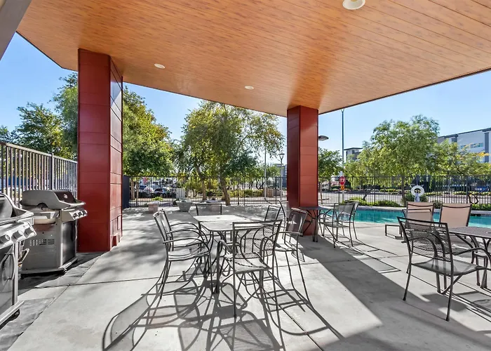 Sonesta Simply Suites Avondale