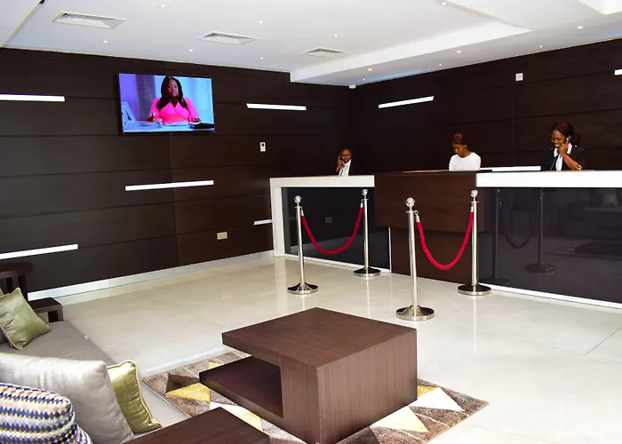 Monty Suites & Golf