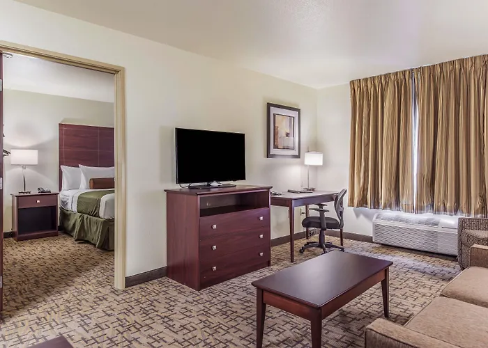 Cobblestone Hotel & Suites - Torrington