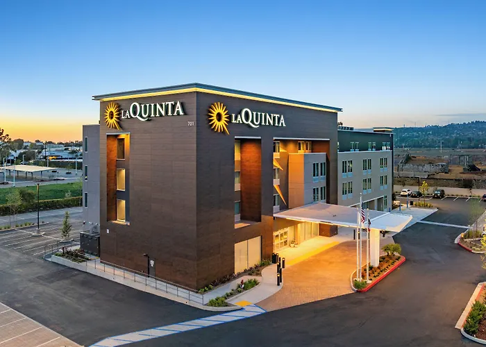 La Quinta Inn & Suites By Wyndham La Habra