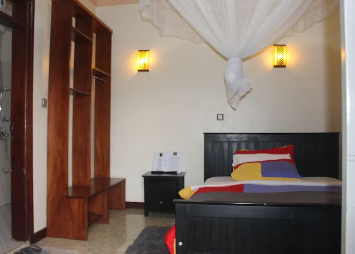 Montane Safaris Hotel