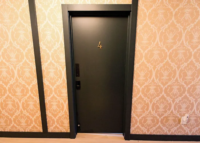 Speakeasy King Suite