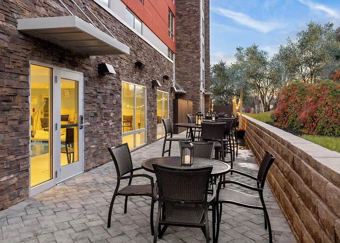 Holiday Inn Express & Suites Waynesboro East