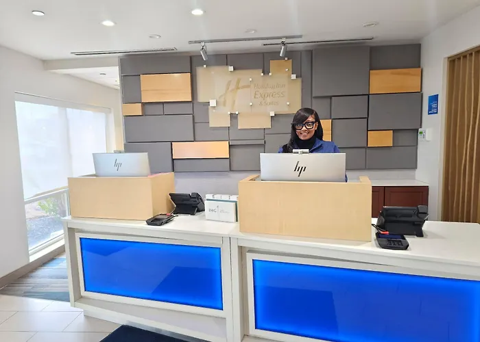 Holiday Inn Express & Suites Chicago O'Hare Airport By Ihg