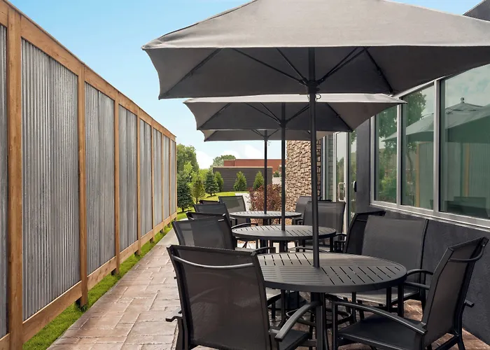 Fairfield Inn & Suites By Marriott Milwaukee West