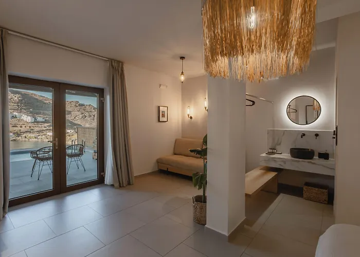 Amal Kythnos Suites