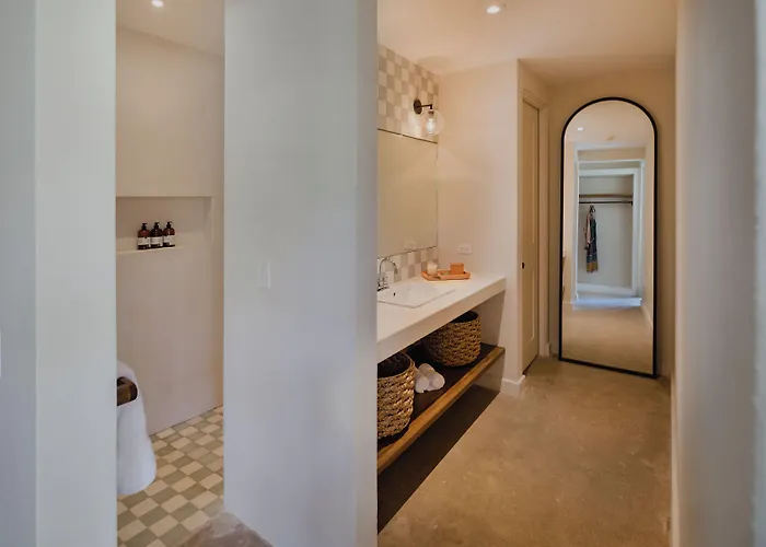 Sendero Hotel & Villas