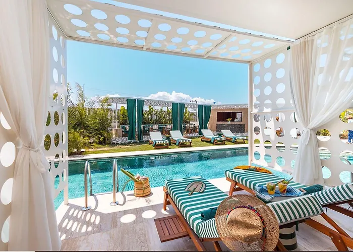 The Xon Hotel