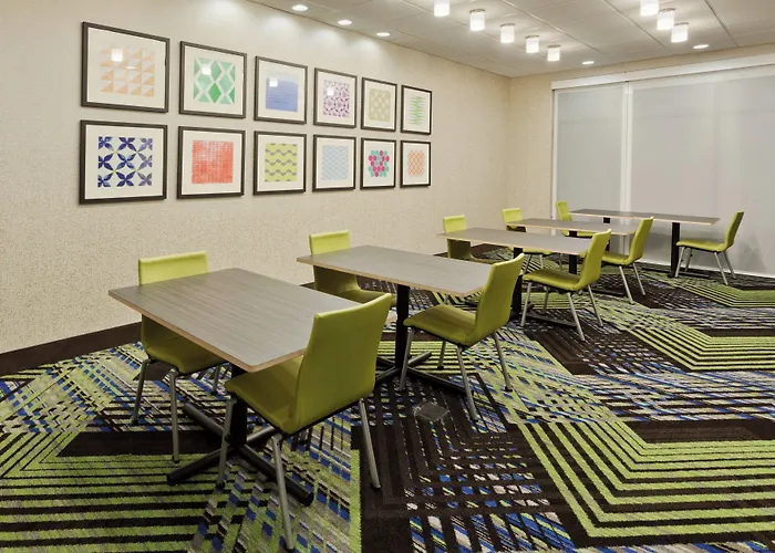 Holiday Inn Express & Suites - Fayetteville By Ihg