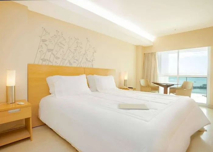 Golden Tulip Macae