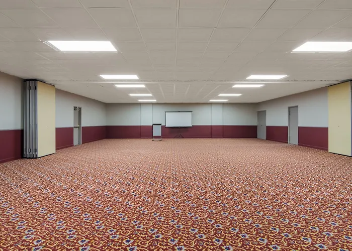Hometowne Studios By Red Roof And Conference Center Chicago - N Aurora Naperville
