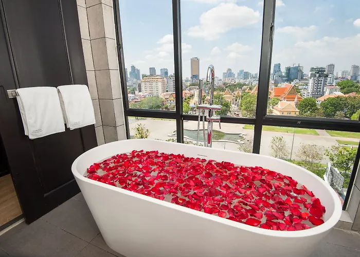 Glow Park Hotel Grand Royal Palace