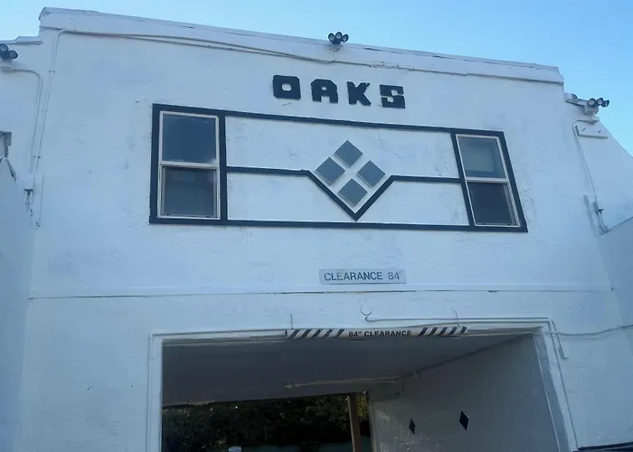 The Oaks Motel