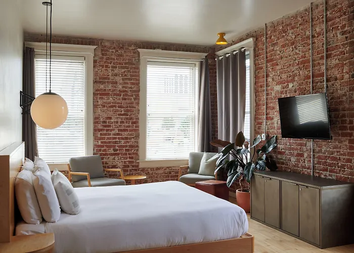 The Jesse Hotel & Bar