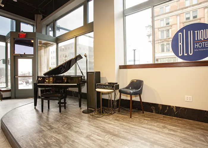 Blu-Tique, Akron, A Tribute Portfolio Hotel