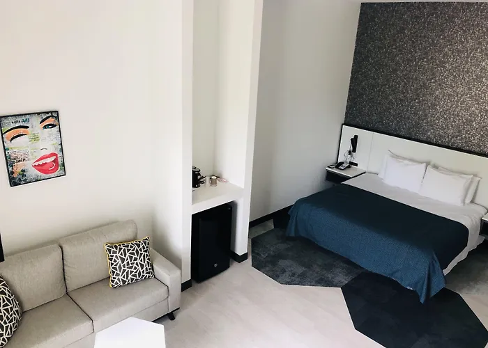 Hy-Lo Hotel