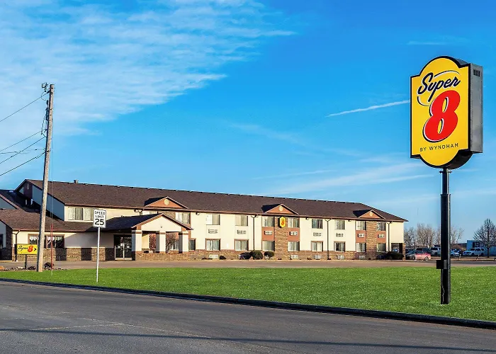 Super 8 By Wyndham Oelwein