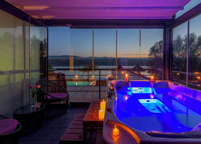 Panorama Aqualux Riverfront Guesthouse