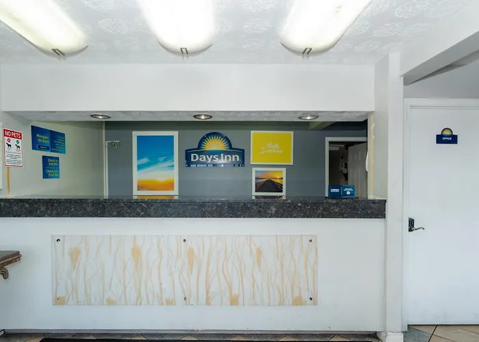 Days Inn & Suites By Wyndham Dayton North