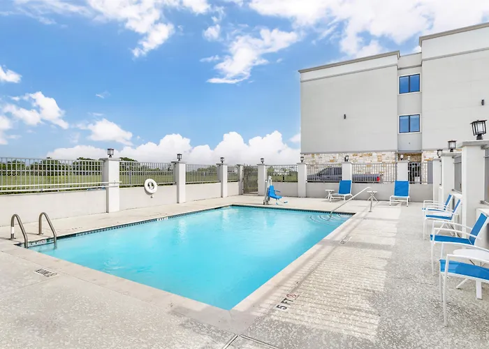 Best Western Plus Waller Hotel