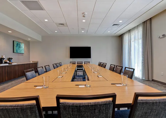Courtyard By Marriott Jackson Madison
