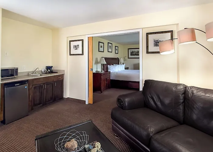 Canmore Inn & Suites