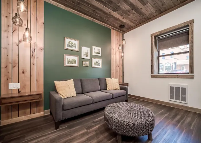 Walk Everywhere Fireplace Downtown Hideaway