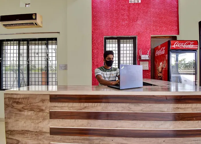 Oyo Flagship Jamtha Hotel Guest House