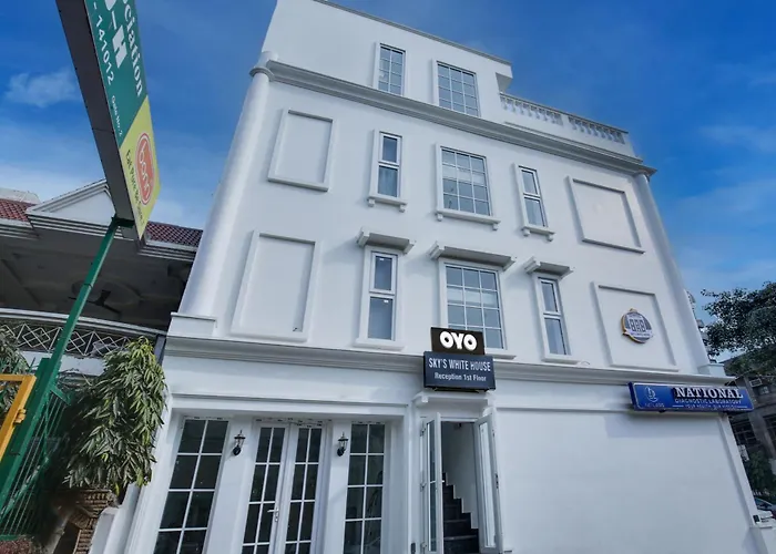 Hotel O Sky White House