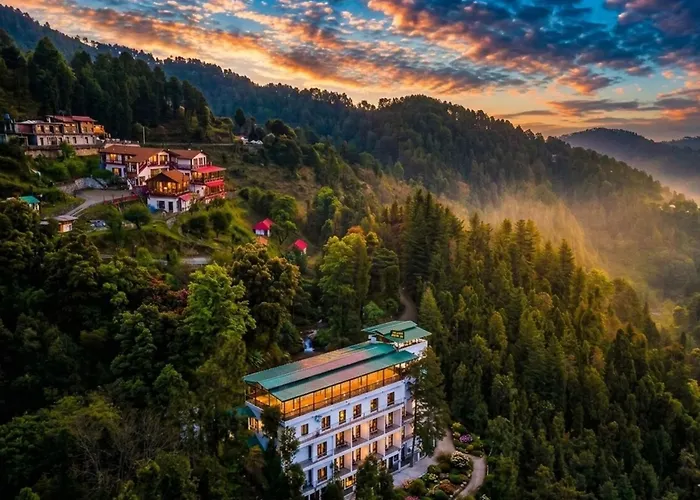 La Riqueza Dhanolti View - View Of Valleys & Mountains - Private Parking - Near To Eco Park & Surkanda Devi Temple