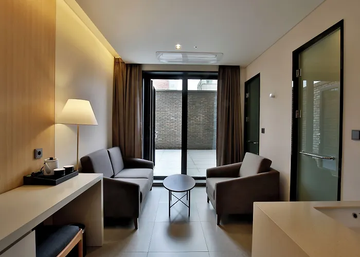 Hotel East9