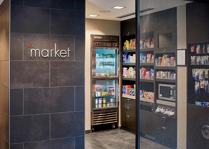 Courtyard By Marriott Minneapolis West