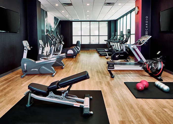 Courtyard By Marriott Minneapolis West