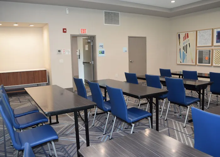 Holiday Inn Express & Suites Atlanta N - Woodstock By Ihg