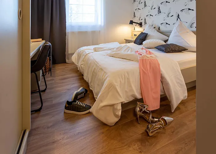 Landhotel Gutshof - Laendlich Geniessen - Geschaeftlich Gut Ankommen