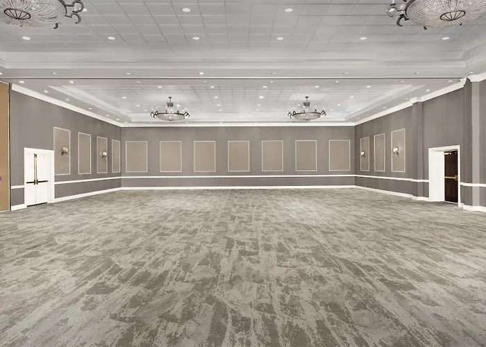 Virginia Crossings Hotel, Tapestry Collection By Hilton