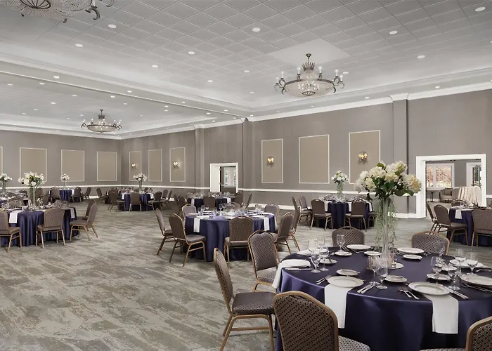 Virginia Crossings Hotel, Tapestry Collection By Hilton