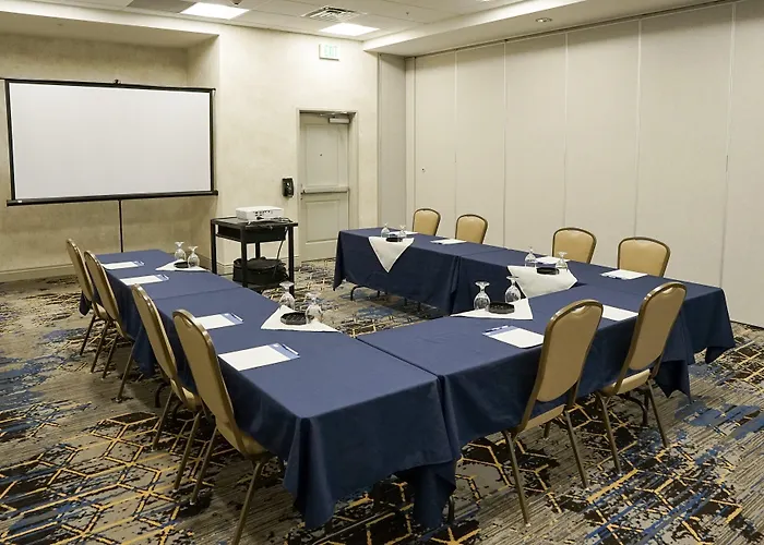 Holiday Inn Express & Suites - Aurora Medical Campus By Ihg