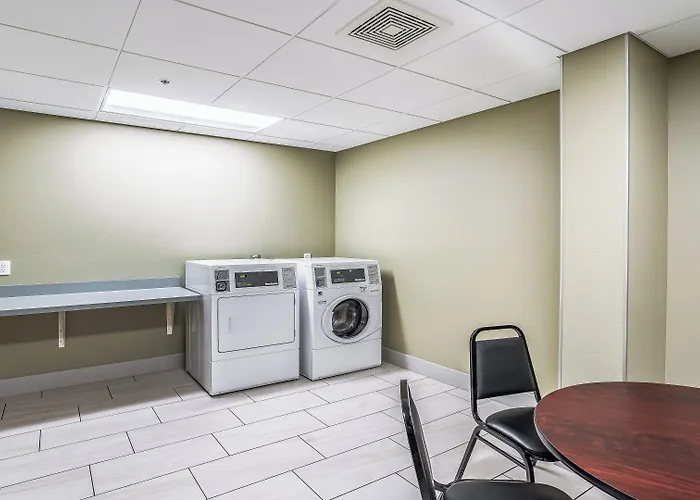 Holiday Inn Express & Suites Platteville By Ihg