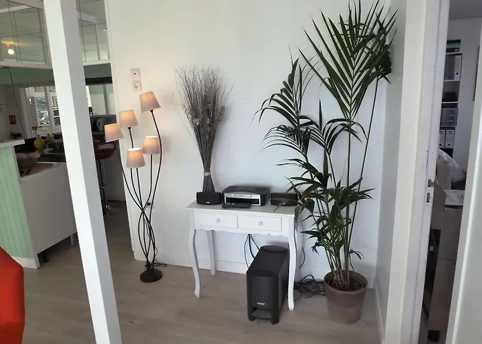 Le 81 Hotel