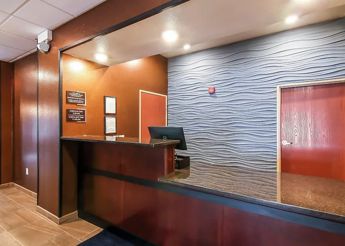 Cobblestone Inn & Suites - Menomonie/Uw-Stout