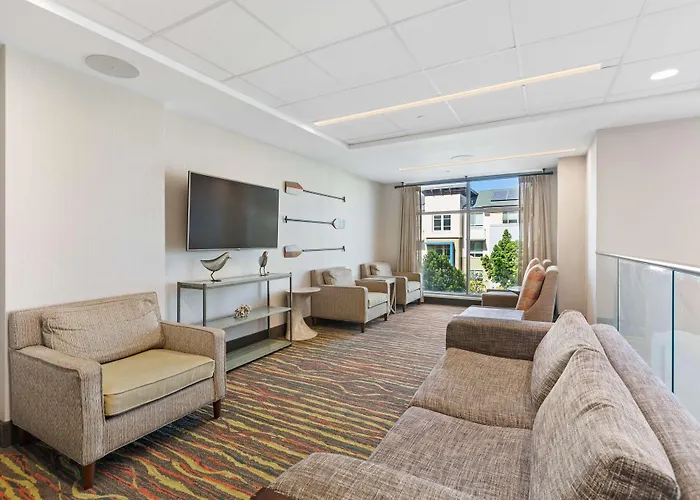 Embassy Suites By Hilton Oahu Kapolei - Free Breakfast